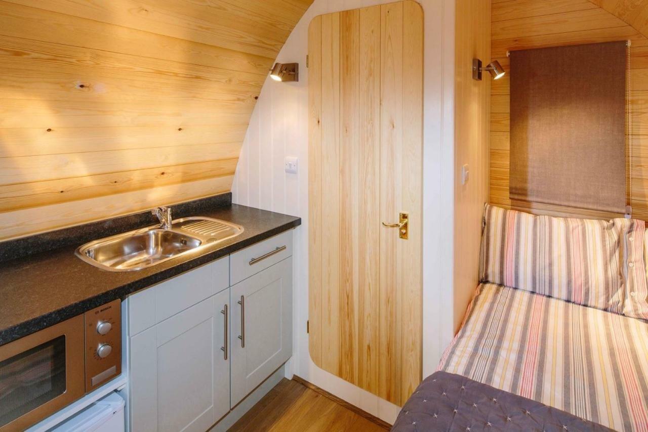 Campion Glamping Pod Hotel Cheltenham Exterior photo